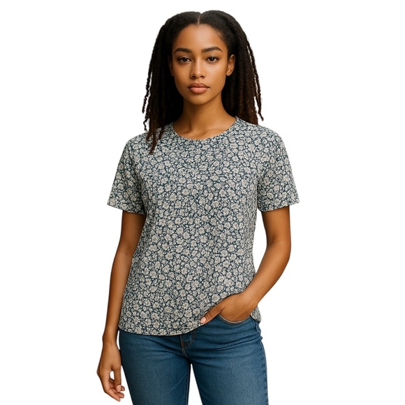 Old Navy Tops - NWOT Old Navy Floral Round Neck Relaxed Fit Short Sleeve Top Size M